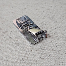 Pied pour couture rabattue Janome