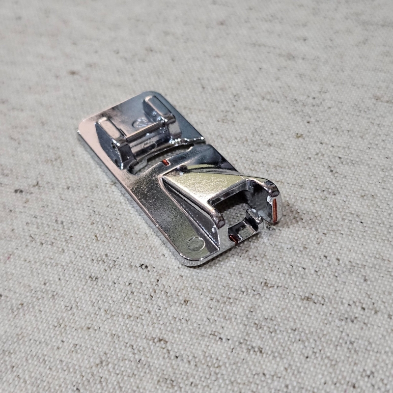 Pied pour couture rabattue Janome