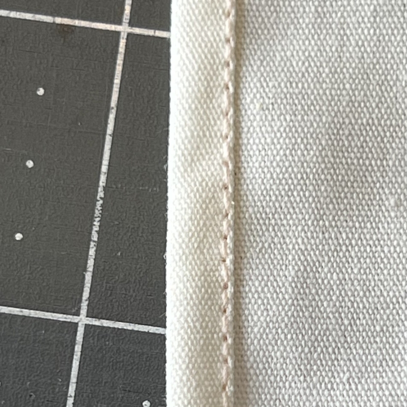 Pieds D1 et D2 ourlet roulotté 4mm et 6mm  Janome 7mm