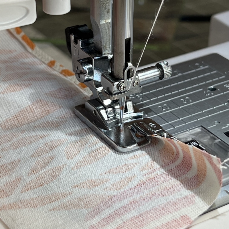 Pied D1 ourlet roulotté 6mm Janome 9mm