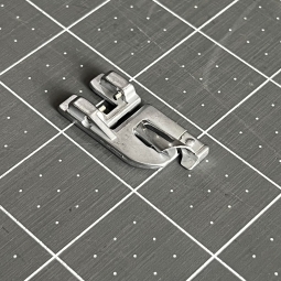 Pied pour ourlet roulé 4mm avec IDT Pfaff
