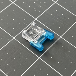 Pied T pose bouton Janome