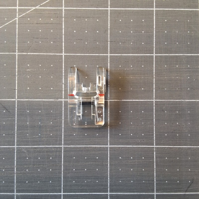 pied bordeur transparent pour piqûre à droite