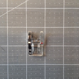 pied bordeur transparent pour piqûre à droite Husqvarna