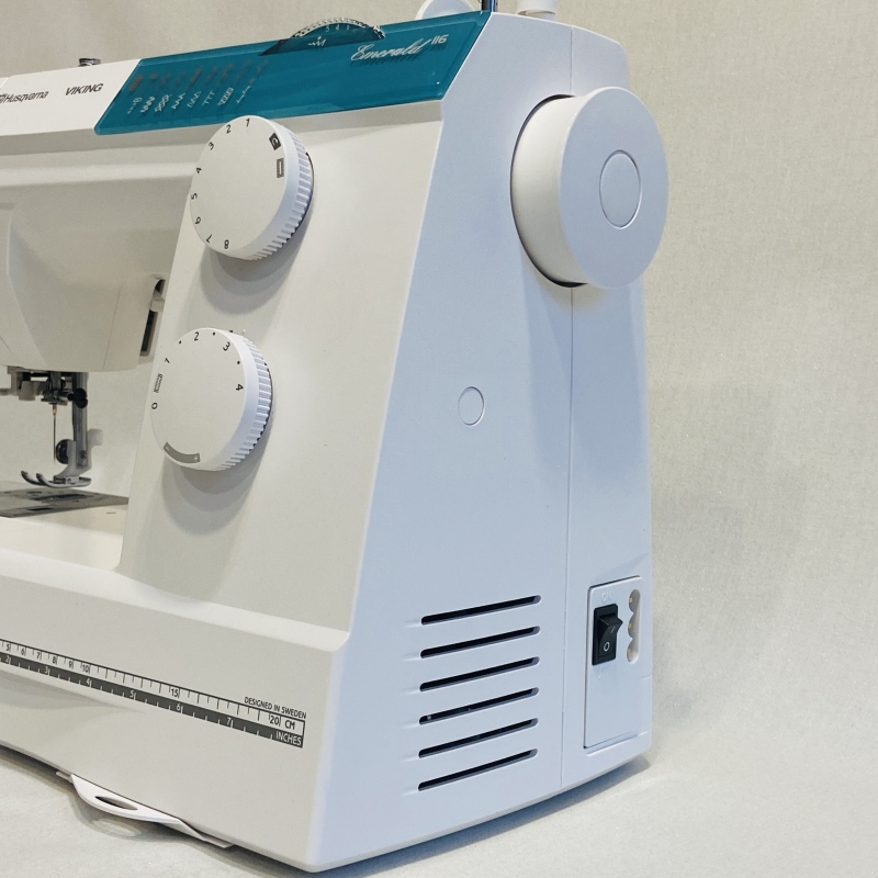 Machine à coudre Husqvarna Emerald 116