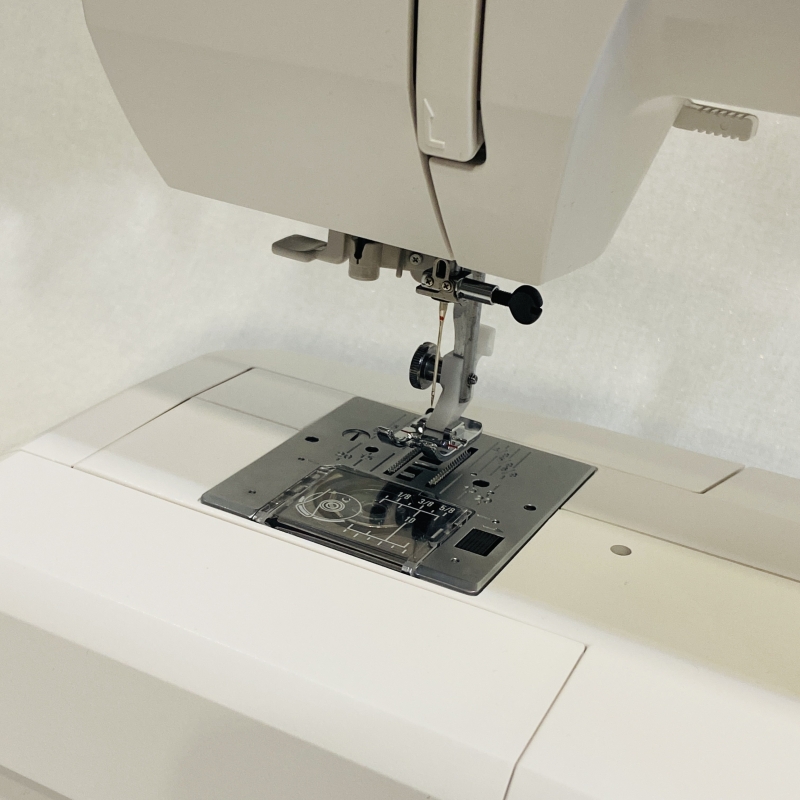 Machine à coudre Husqvarna Emerald 116