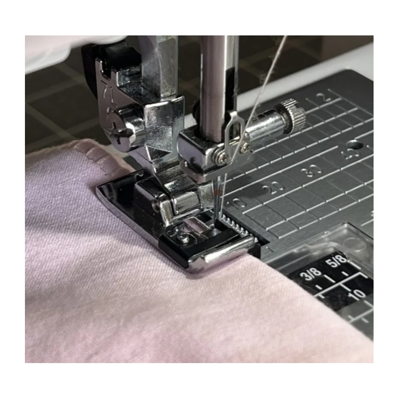 Pied C surjet avec brosse Janome 7mm