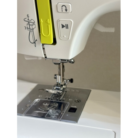 Machine à coudre Necchi NC-102D