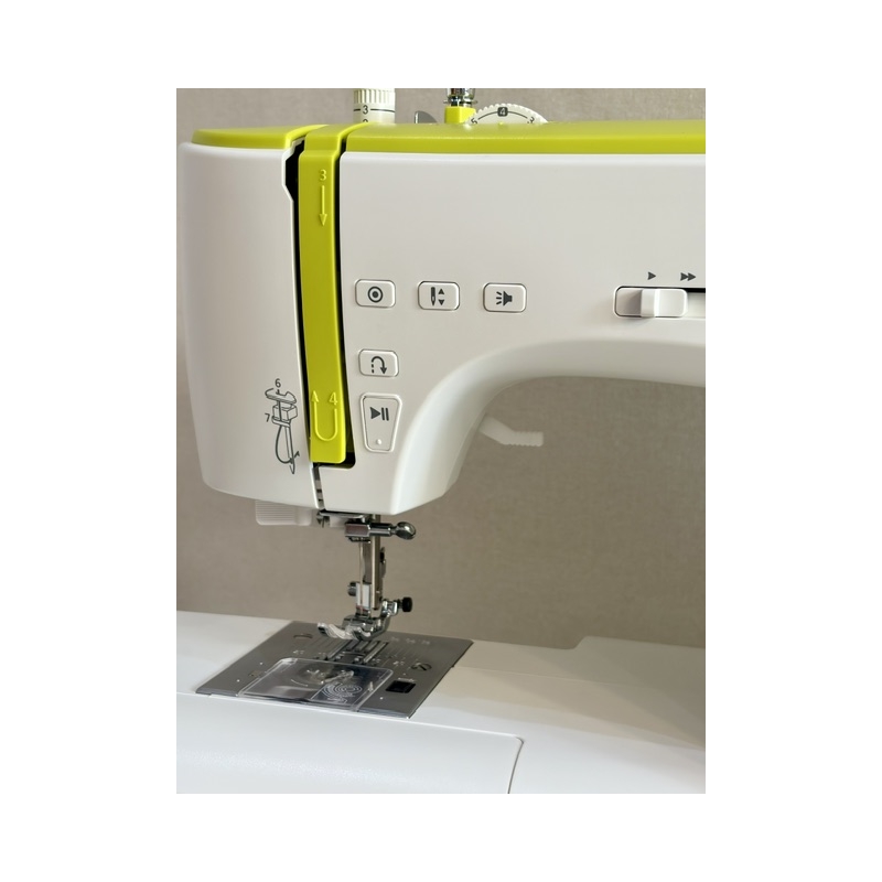 Machine à coudre Necchi NC-102D