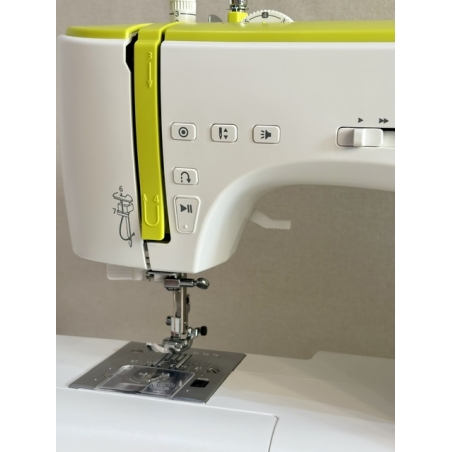 Machine à coudre Necchi NC-102D