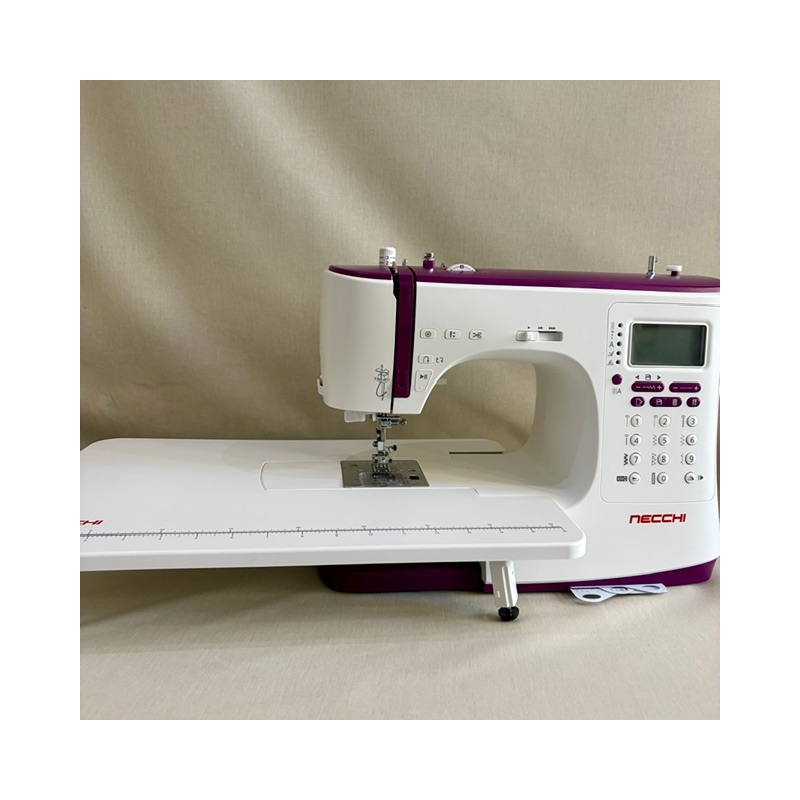 Machine à coudre Necchi NC-204D