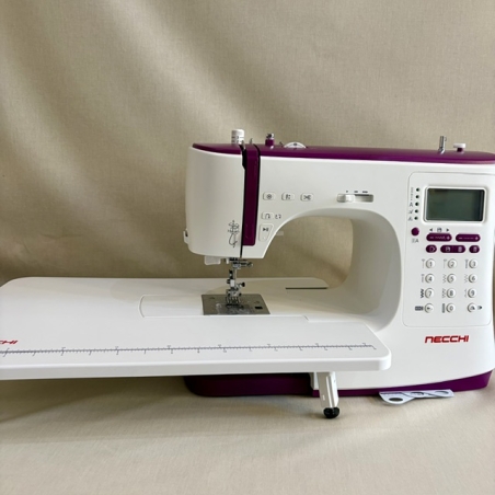 Machine à coudre Necchi NC-204D