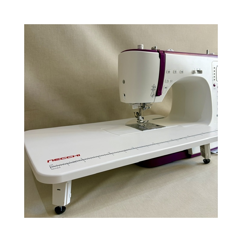 Machine à coudre Necchi NC-204D