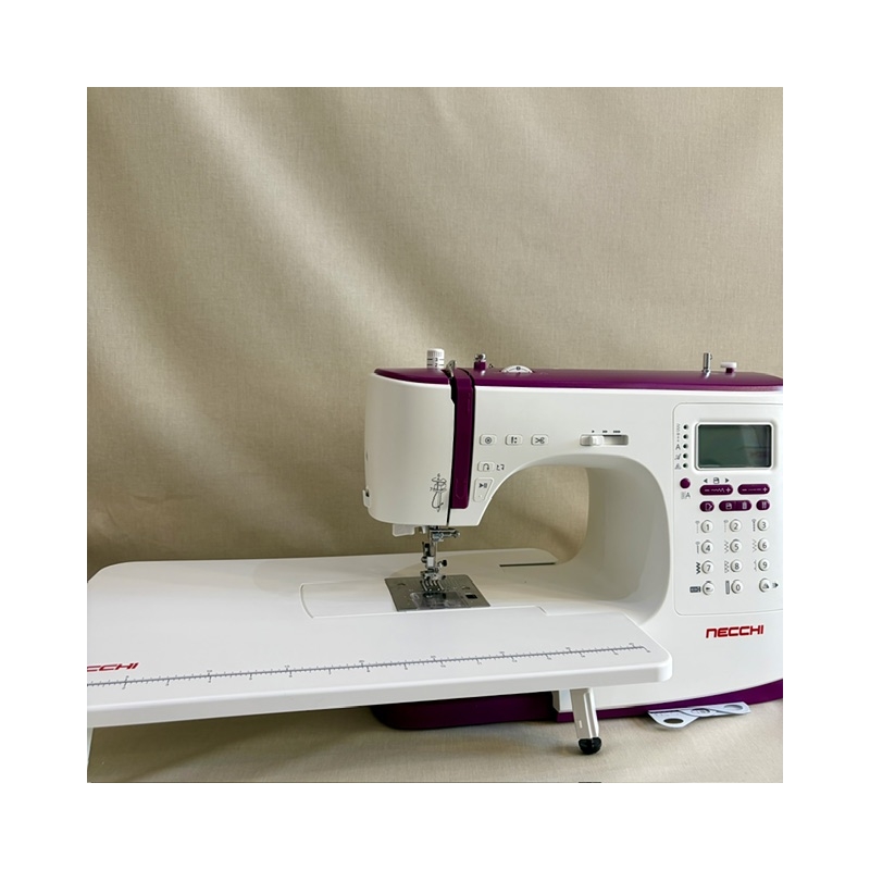 Machine à coudre Necchi NC-204D