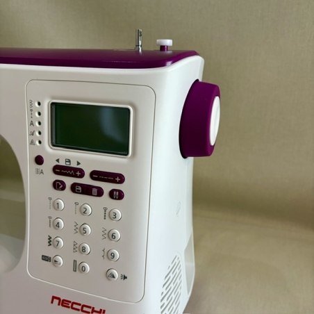 Machine à coudre Necchi NC-204D