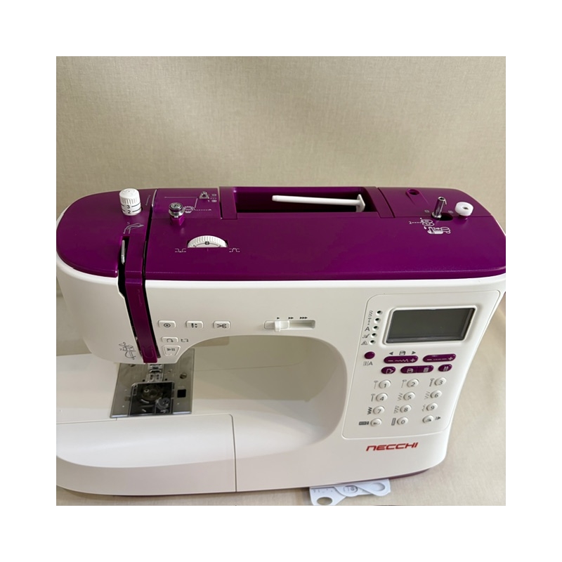 Machine à coudre Necchi NC-204D
