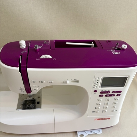 Machine à coudre Necchi NC-204D