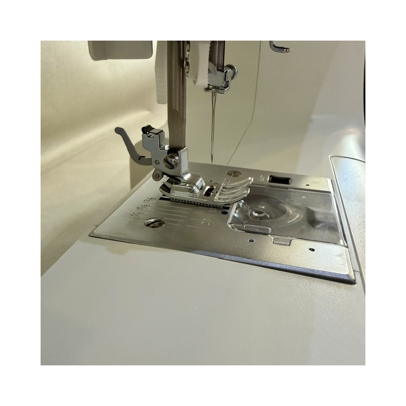 Machine à coudre Necchi NC-204D