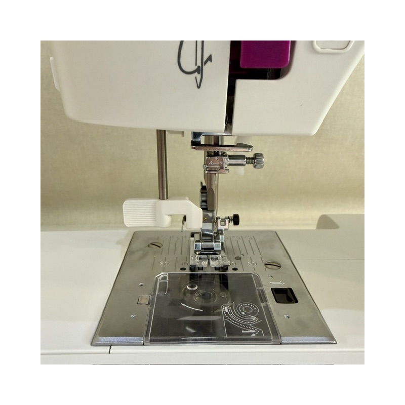 Machine à coudre Necchi NC-204D