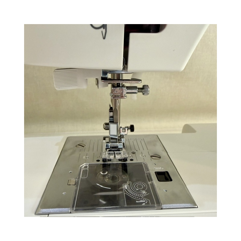 Machine à coudre Necchi NC-204D