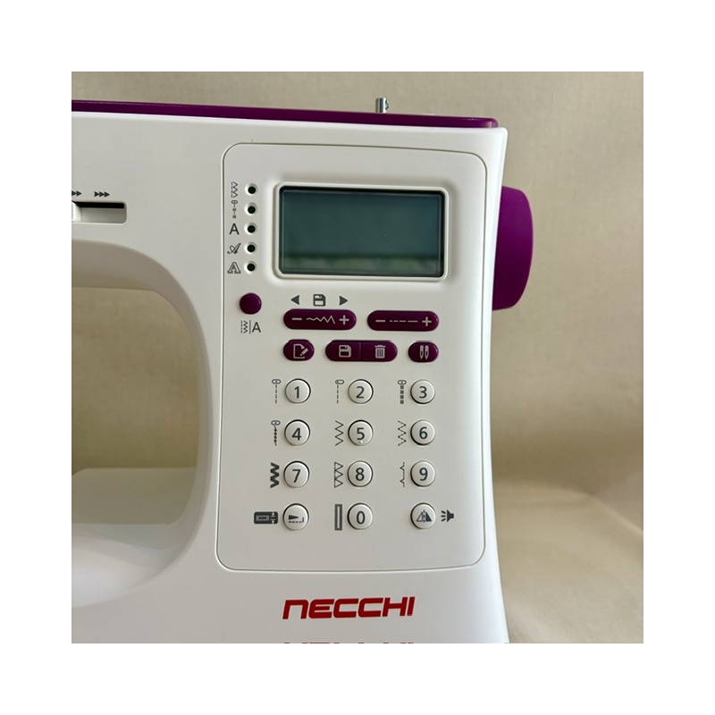 Machine à coudre Necchi NC-204D