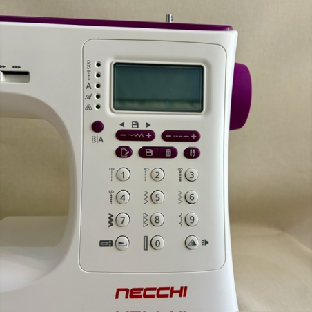 Machine à coudre Necchi NC-204D