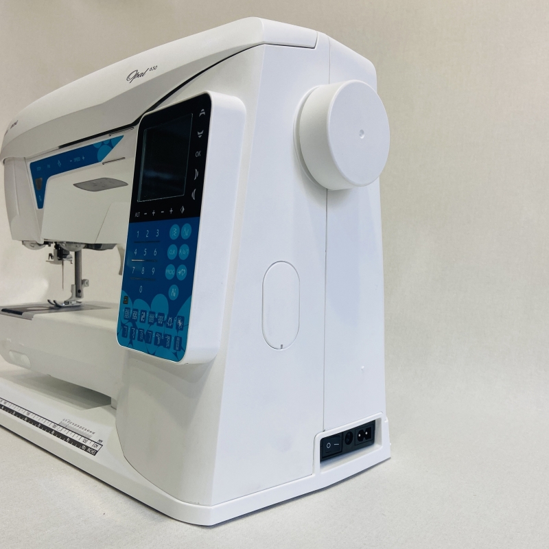 Machine à coudre Husqvarna Opal 650